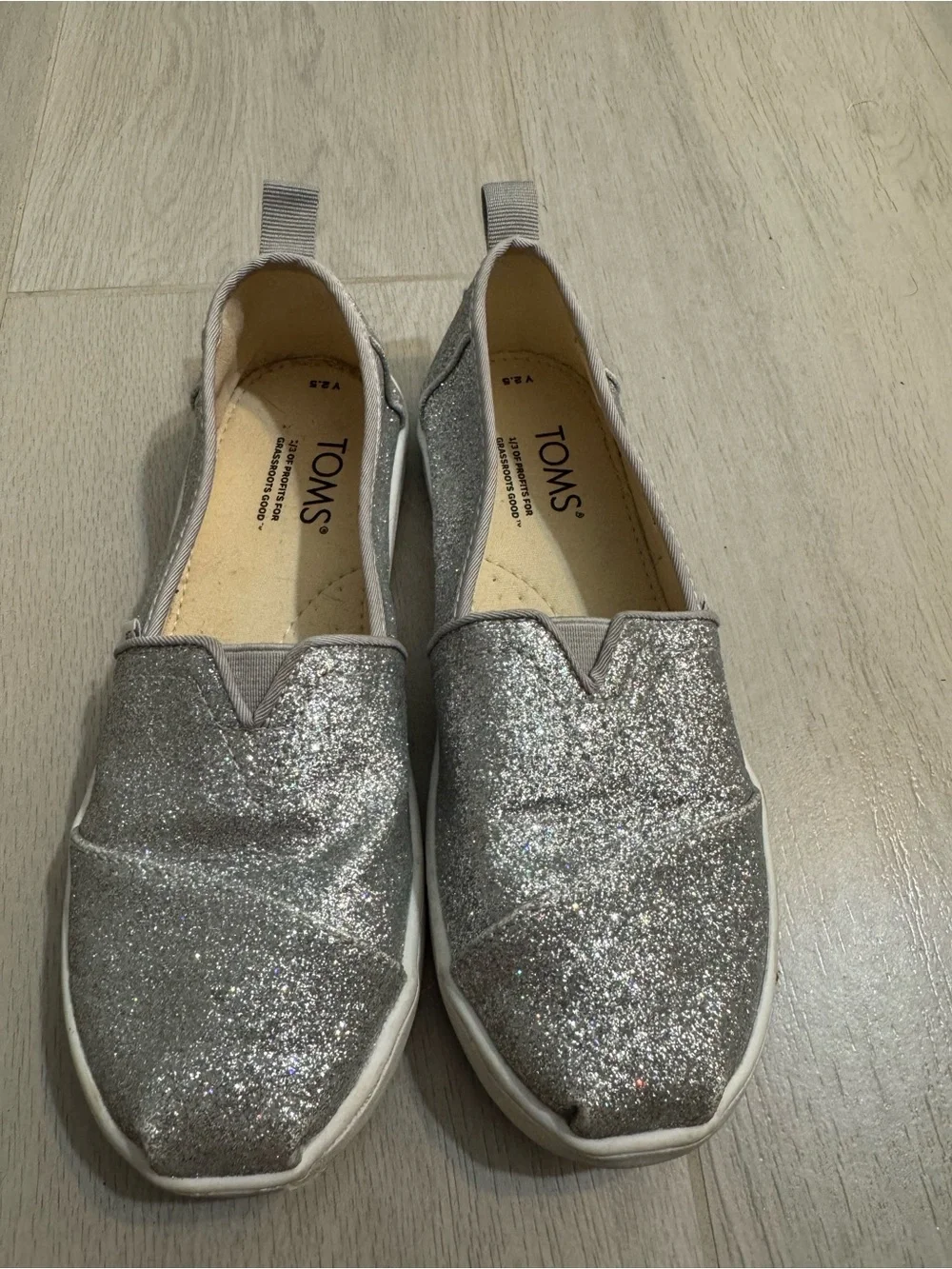 Girls TOMS Silver Glitter shoes size 2.5